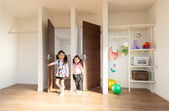 家族構成やお子様の成長に合わせて柔軟に対応出来る2階洋室